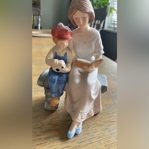 Paul Sebastian 1991 Fine Porcelain Collectable Figurine MOTHER READING TO SON